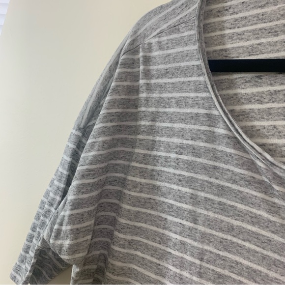 Deb Striped Gray and White Tshirt Tunic Sz 2x - Picture 3 of 3